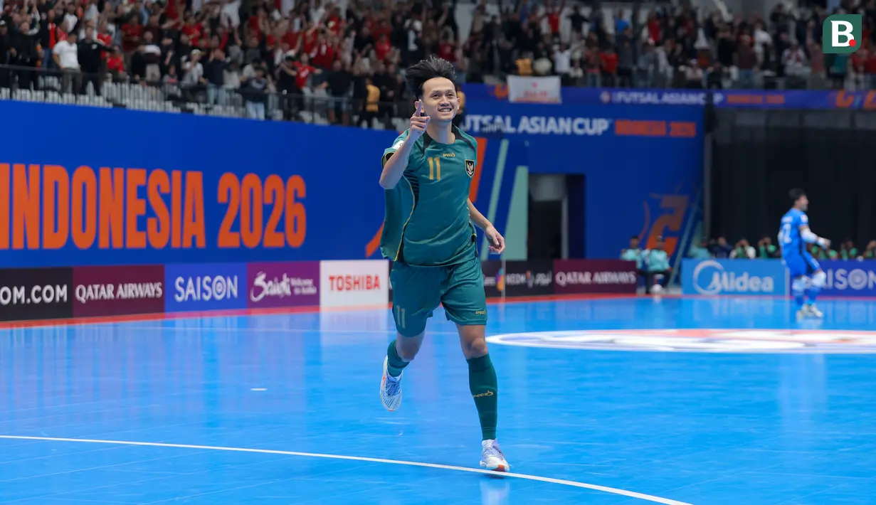 Pemain Timnas Futsal Indonesia, Reza Gunawan melakukan selebrasi setelah mencetak gol ke gawang Vietnam dalam laga perempat final Piala Asia Futsal 2026 di Indonesia Arena, Senayan, Jakarta, Selasa (03/02/2026). (Bola.com/Bagaskara Lazuardi)