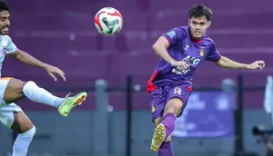 Dikembalikan Persik ke Persib, Rezaldi Hehanussa Menyusul Novri Setiawan ke Semen Padang