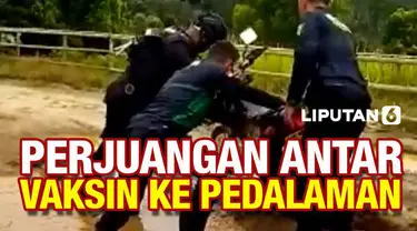 Petugas kepolisian maluku berjibaku dengan medan berat saat mengantar vaksin covid-19 ke daerah pedalaman. Mereka sebrangi sungai, jalan berliku hingga berlumpur.