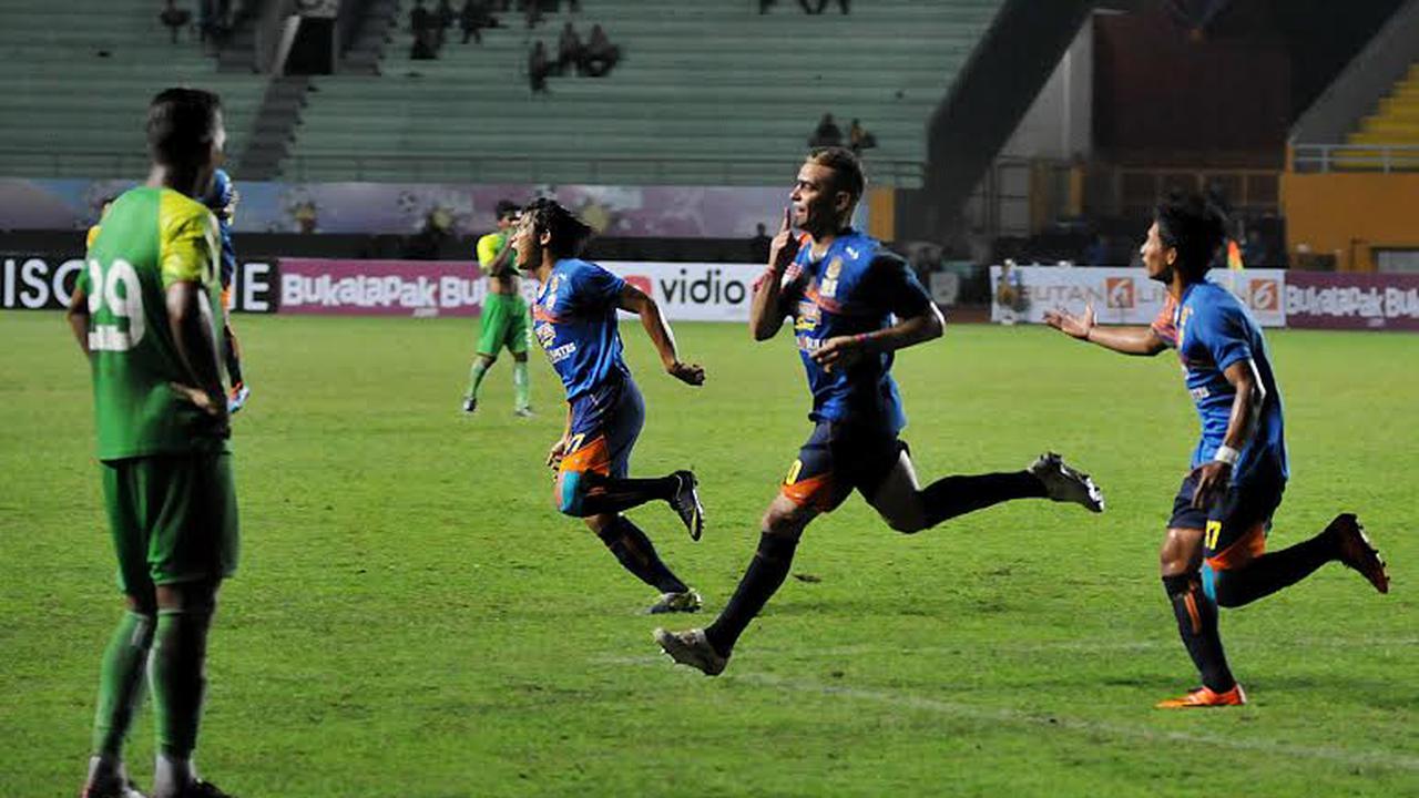 Selebrasi Cristian Gonzales