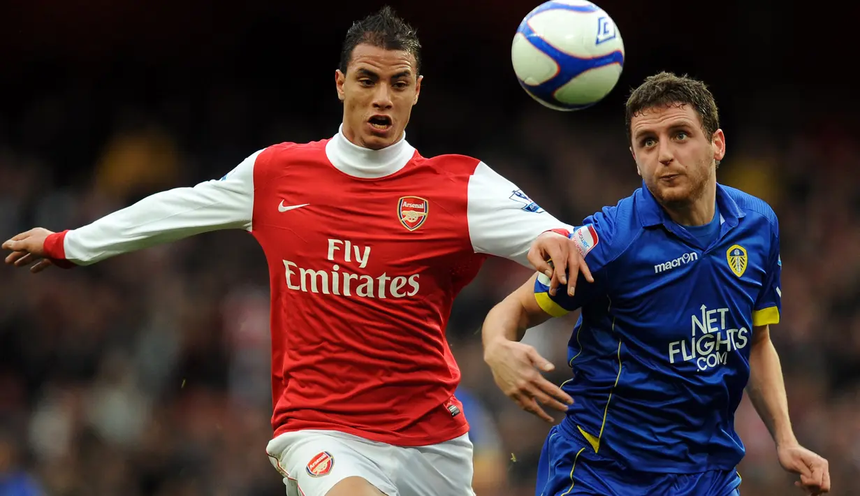 Marouane Chamakh. Eks striker berusia 39 tahun yang telah pensiun pada Mei 2019 bersama Cardiff City ini tercatat pernah memperkuat tiga klub Premier League di Liga Inggris, yaitu Arsenal, West Ham United dan Crystal Palace dalam kurun waktu 2010 hingga 2016. Bersama ketiganya ia total tampil dalam 103 laga di Premier League Liga Inggris dengan torehan 15 gol dan 9 assist. Bersama Timnas Maroko sepanjang kariernya ia mengemas total 65 penampilan dengan torehan 18 gol. (AFP/Adrian Dennis)