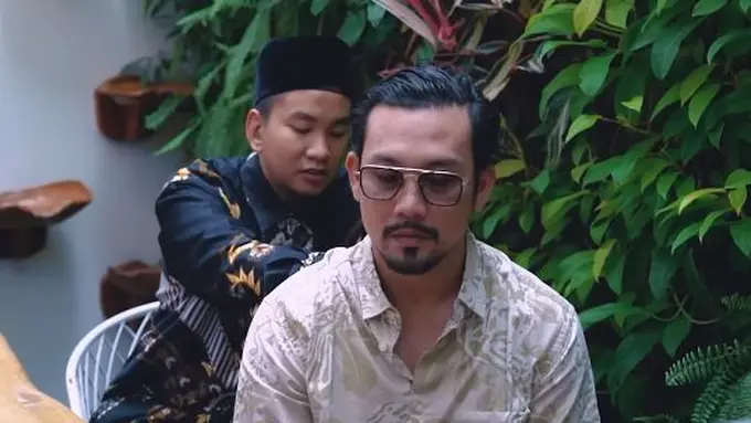 Denny Sumargo diruqyah Ustaz Muhammad Faizar (YouTube/CURHAT BANG Denny Sumargo)