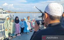 Warga Serbu KRI Makassar, Rayakan Idul Fitri 2026 dengan Kemanunggalan TNI AL