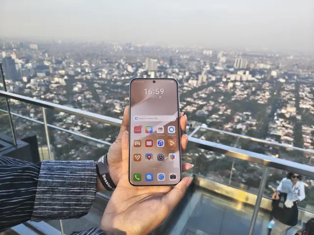 Hands-On Huawei Pura 80 Series: Desain Kamera Segitiga Ikonik dengan Tampilan Premium