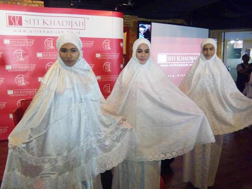 MukenaSK yang nyaman dkenakan untuk beribadah | Photo: Copyright Doc Vemale.com