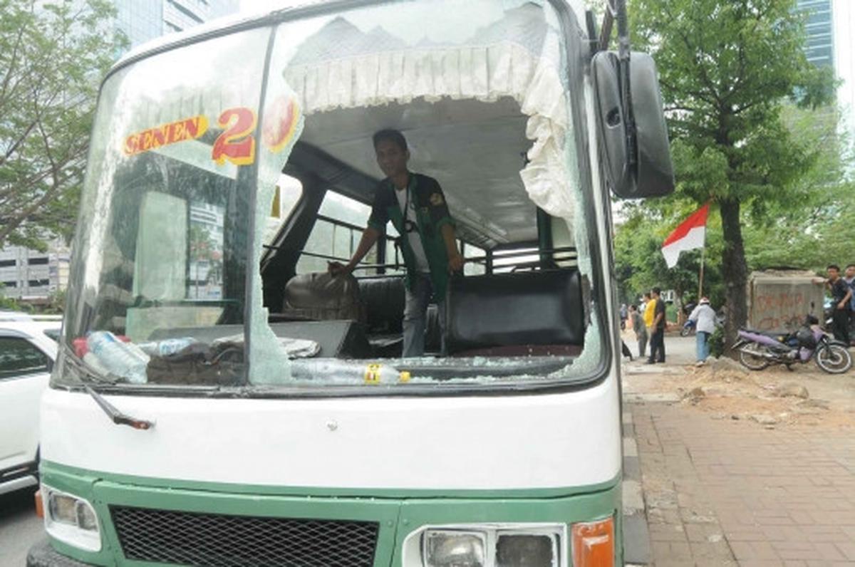 Ini pelajar SMK yang beraksi anarkis palak dan rusak bus Kopaja