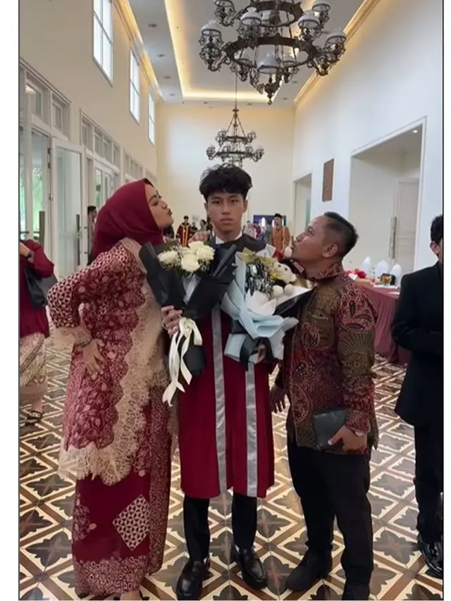 6 Momen Wisuda SMP Anak Sulung Narji, Paras Tampan dan Tinggi Curi Perhatian