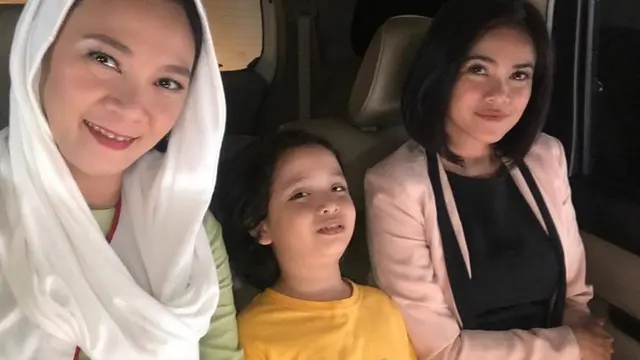 6 Potret Kebersamaan Indah Indriana dan Radja Nasution, Bak Ibu Kandung
