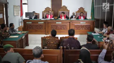 Suasana sidang lanjutan terkait Akta dan SK Pendirian Partai Gerindra dan SK penunjukan para pengurus BPN Prabowo-Sandiaga Uno di PN Jakarta Selatan, Selasa (19/3). Sidang tersebut ditunda kembali hingga minggu depan. (Liputan6.com/Faizal Fanani)