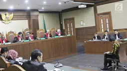 Zumi Zola menjalanin sidang perdana kasus dugaan penerimaan gratifikasi terkait proyek-proyek di Dinas Pekerjaan Umum dan Perumahan Rakyat (PUPR) Provinsi Jambi, Tahun 2014-2017. (Liputan6.com/Herman Zakharia)