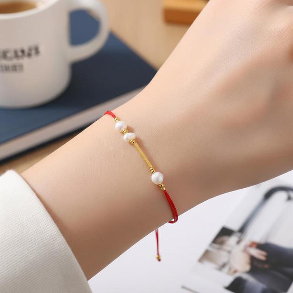7 Gelang Emas Tipis Tali Merah 1,5 Gram Stylish Anak Muda untuk Gaya Sehari-Hari