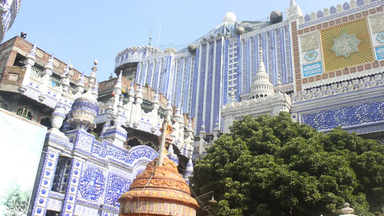 Memukau, Keindahan Arsitektur Masjid Tiban, Malang