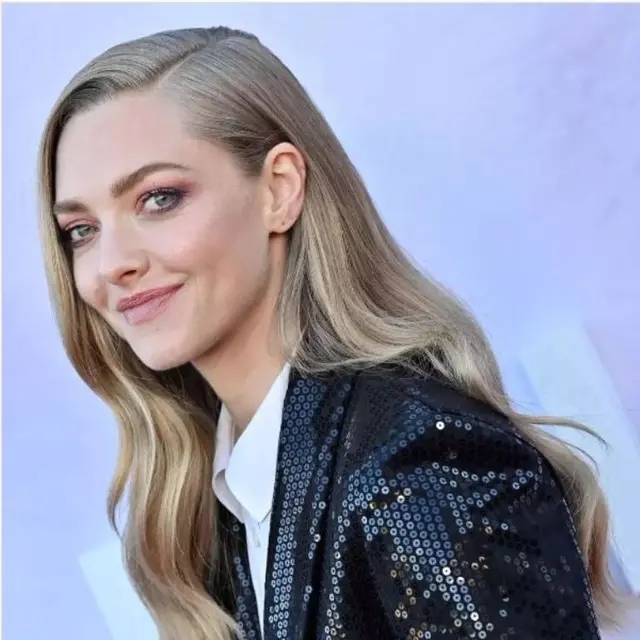Gaun Amanda Seyfried di Critics Choice Awards 2023 Ternyata Rusak dan Mudah Sobek