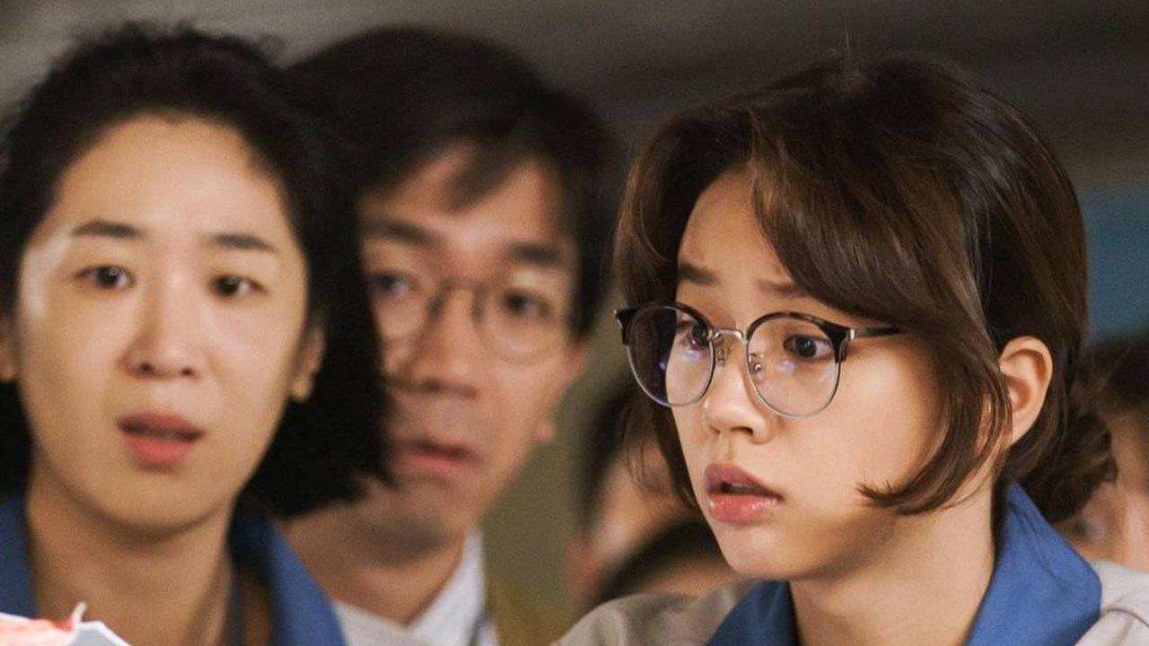 4. Miss Lee (2019): Dari Juru Tulis ke CEO Tangguh