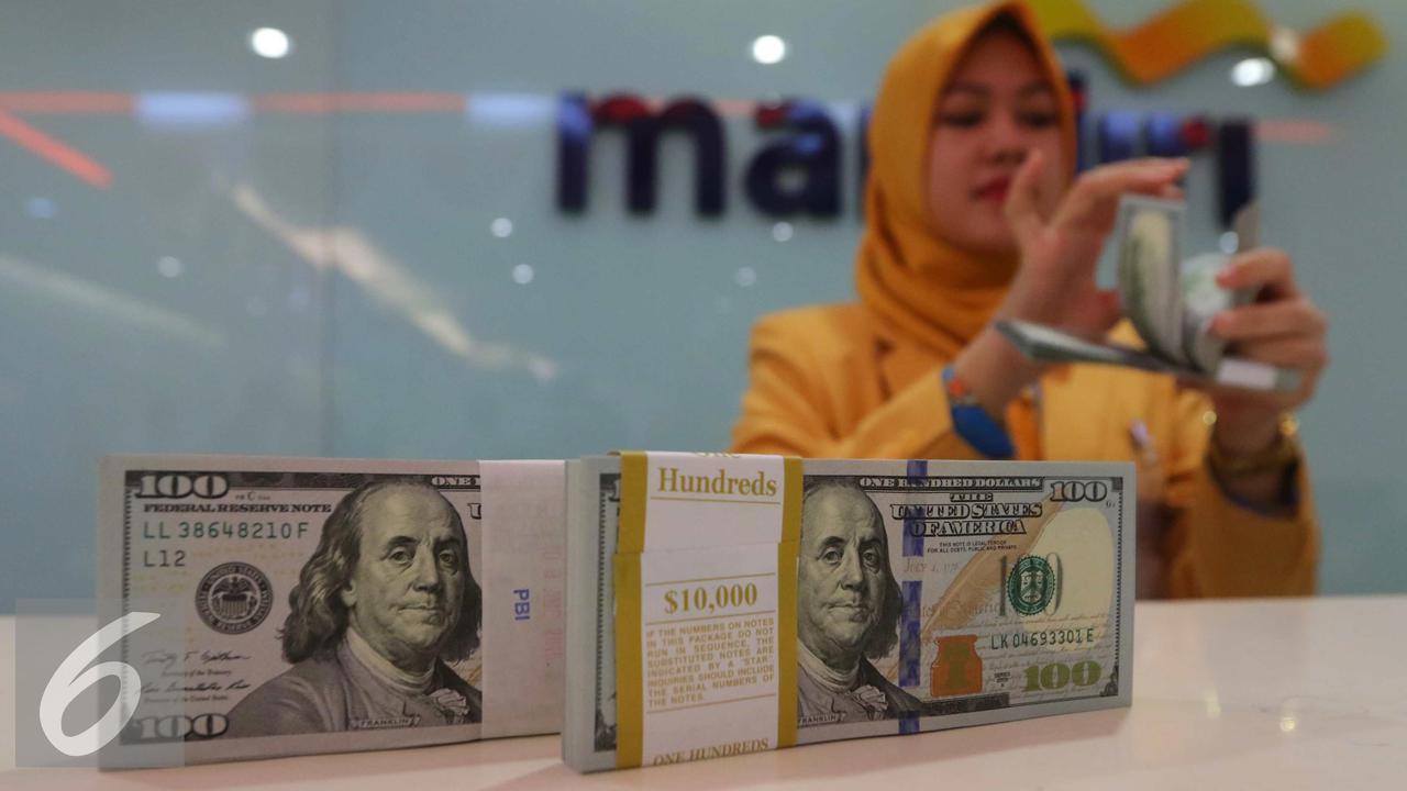 Nilai tukar rupiah terhadap dolar Amerika Serikat (AS) bergerak melemah tipis pada perdagangan di awal pekan ini.