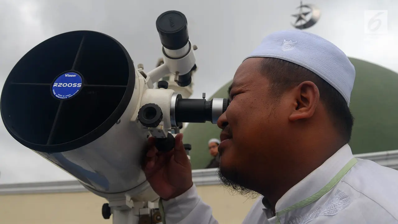 Meneropong Posisi Hilal dari Ponpes Al Hidayah Jakarta
