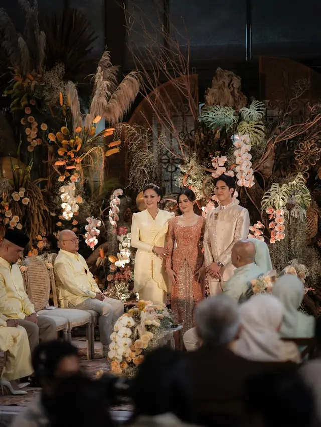 6 Momen Pertunangan Syifa Hadju dan El Rumi, Hangat Bernuansa Earth Tone