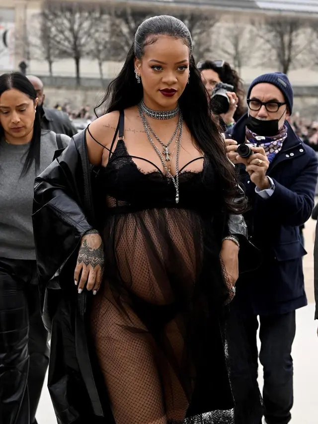 Rihanna hadiri show Dior di Paris Fashion Week