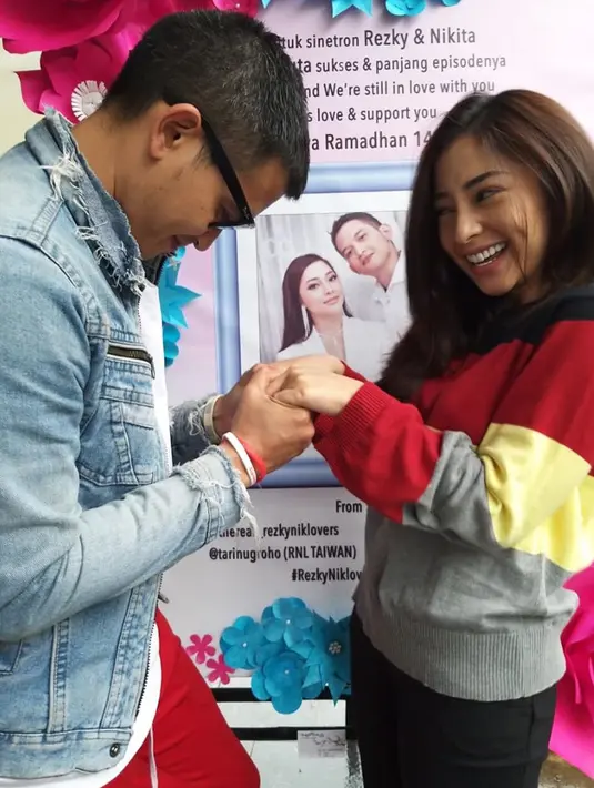 Setelah namanya mulai membesar, Nikita kemudian beradu akting dengan Rezky Adithya. Beredar kabar bahwa sebelumnya Rezky dan Nikita pernah menjalin hubungan. (Liputan6.com/thereal_rezkyadithya)