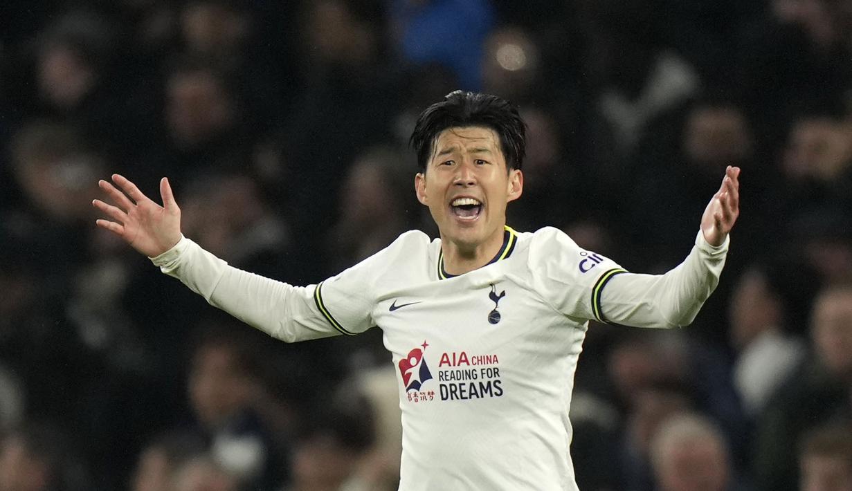 Pemain Tottenham Hotspur, Son Heung-min merayakan gol penyeimbang 2-2 pada laga pekan ke-33 Liga Inggris 2022/2023 di Tottenham Hotspur Stadium, London, Jumat (28/04/2023) WIB. (AP Photo/Alastair Grant)