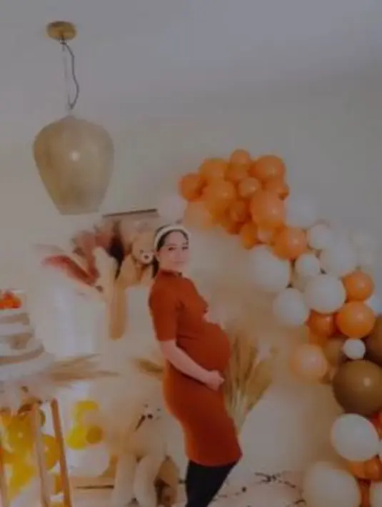 <p>Di acara baby shower, Grazia Indri memamerkan perutnya yang sudah semakin membesar. (Foto: Instagram/@graciaz14)</p>