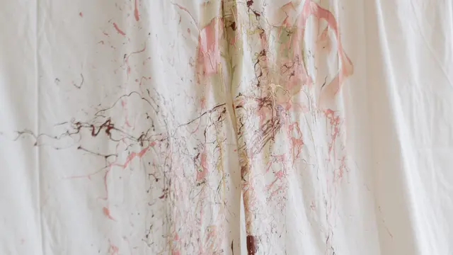 Mengatasi Bed Cover yang Cepat Bau Apek