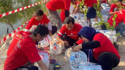 PTFI Dorong Kepedulian Lingkungan Lewat Gotong Royong di Gresik, Wujudkan Lingkungan Bersih