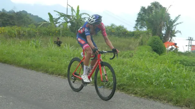 Keelokan Danau Maninjau Manjakan Mata Pembalap Tour de Singkarak