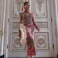 Agnez Mo mengenakan kebaya kontemporer bergaya cheongsam karya desainer Anne Avantie. (dok. Instagram @agnezmo/https://www.instagram.com/p/CCAUyZWpCJx/Putu Elmira)