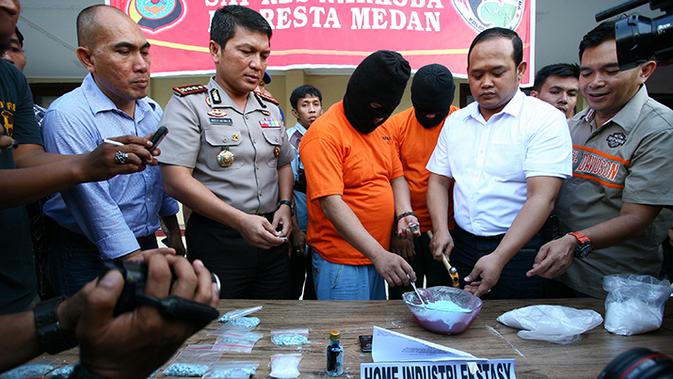  Pabrik  Narkoba di  Medan  Digerebek Ribuan Ekstasi Disita 