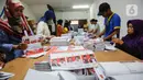 Setelah dilakukan pelipatan, nantinya surat suara tersebut akan disimpan di gudang KPU Jakarta hingga nantinya didistribusikan ke setiap kecamatan. (Liputan6.com/Angga Yuniar)