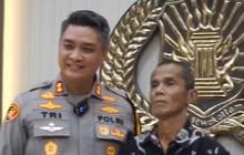 Usai Mengajar Guru Honorer Ini Ambil Barang-barang Bekas, Tiba-tiba Dipanggil Kapolres Cimahi, Ending-nya Tersenyum