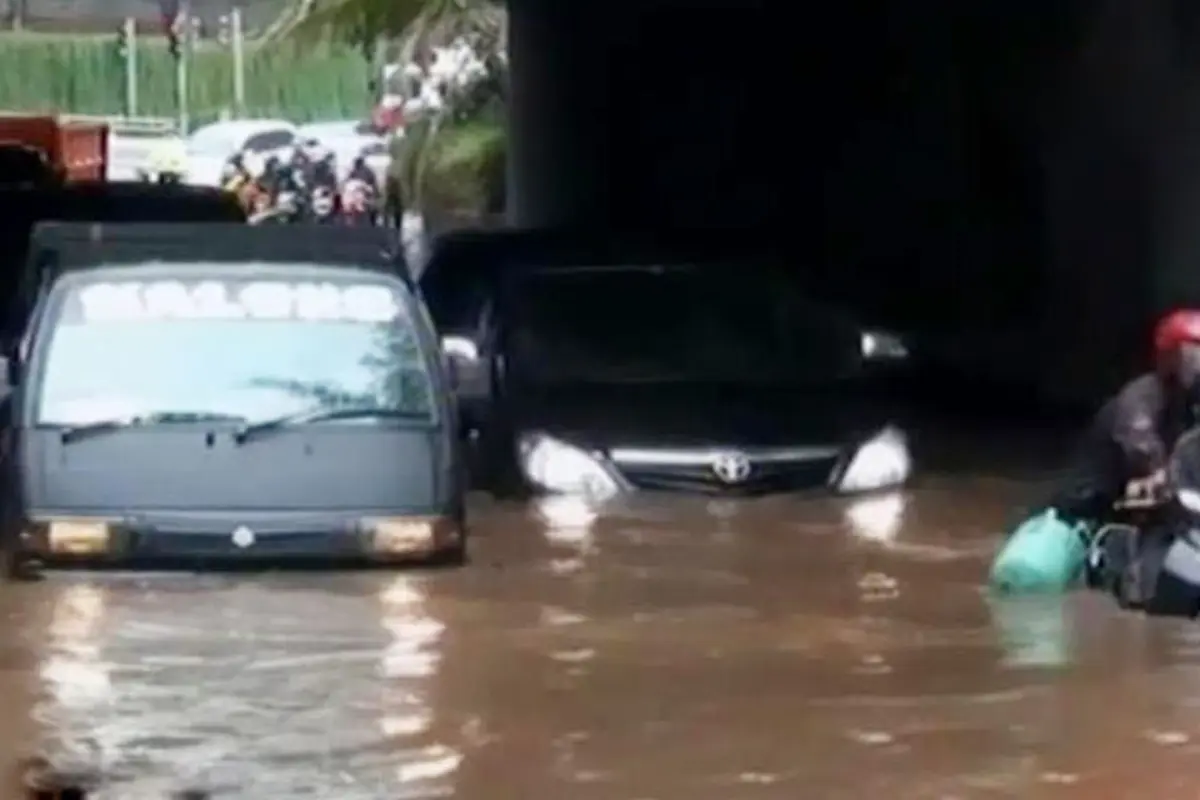 Segmen 1: Hujan Deras di Jakarta hingga Antrean Truk Sampah