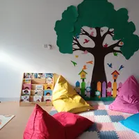 Begini cara hadirkan pola pengasuhan anak yang aman dan berkualitass untuk kebutuhan keluarga bekerja.