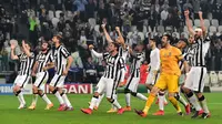 Penggawa Juventus merayakan keberhasilan memetik kemenangan 2-1 atas Real Madrid di leg pertama semifinal Liga Champions yang berlangsung di Juventus Stadium, Rabu (6/5/2015) dini hari WIB. (AFP PHOTO/GIUSEPPE CACACE)