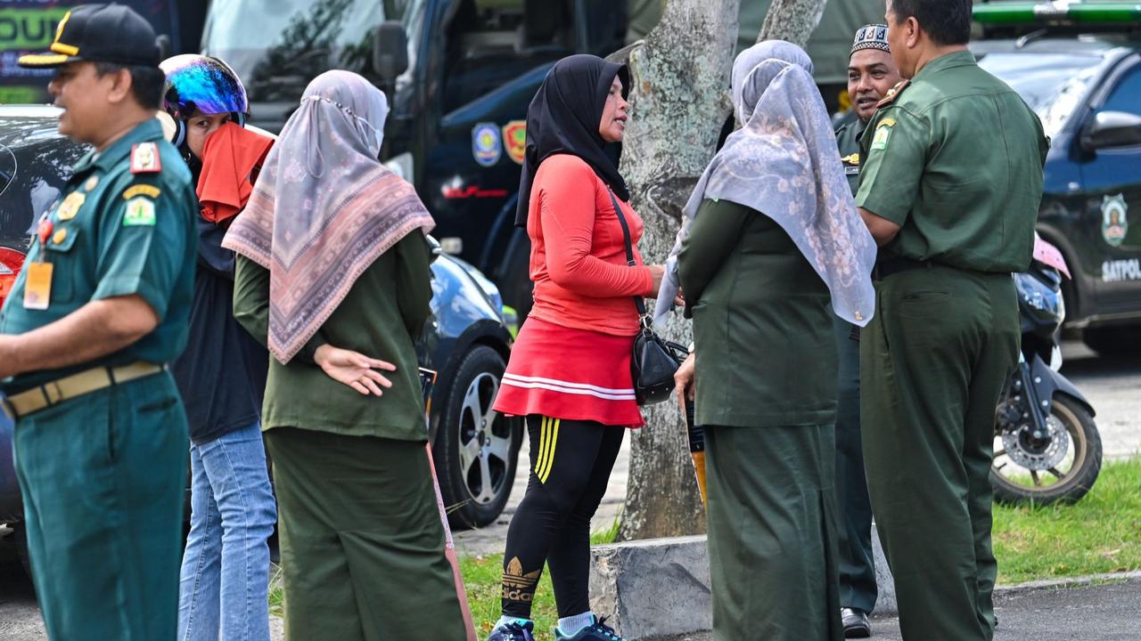 Aksi Polisi Syariat Aceh Razia Perempuan Berpakaian Ketat dan Laki-Laki Bercelana Pendek