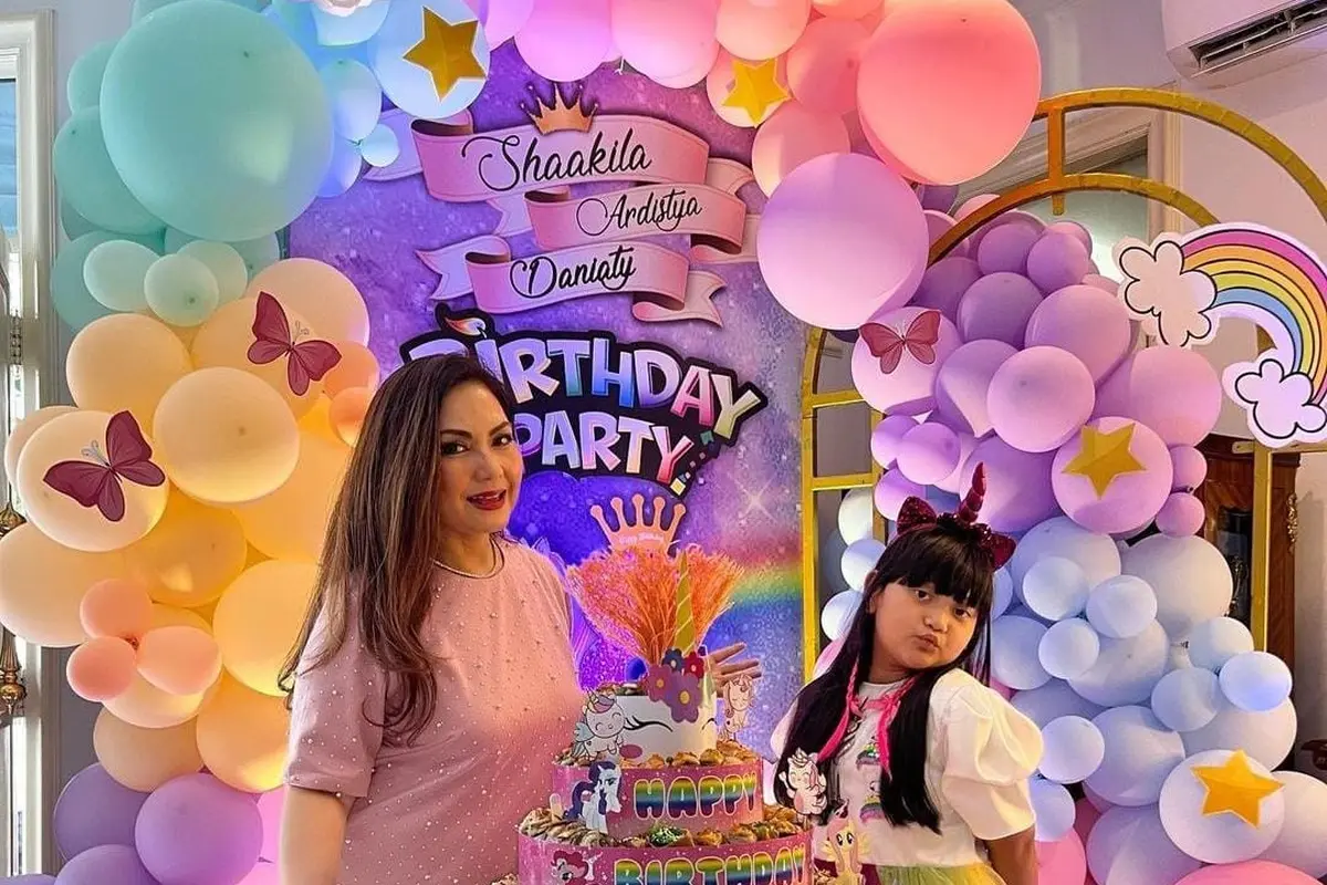 Cucu Nia Daniaty rayakan ulang tahun yang ke-8