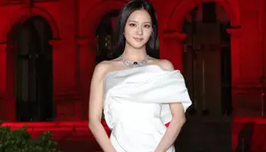 Jisoo BLACKPINK  Punya Lightstick Solo Berbentuk Es Krim, Akan Rilis Single Baru 'Addicted'
