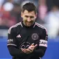 Ekspresi kecewa pemain Inter Miami, Lionel Messi setelah gagal mencetak gol ke gawang FC Dallas pada laga lanjutan MLS (Major League Soccer) 2024 di Cotton Bowl, Dallas, Texas, 22 Januari 2024. (AFP/Getty Images/Carmen Mandato)