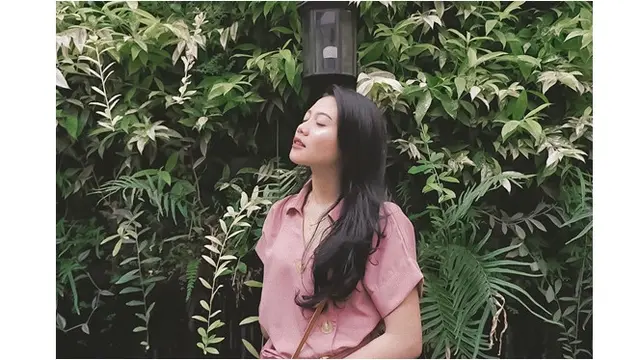 Melalui akun Instagram, Nanda kerap membagikan aktivitasnya. Ia juga memiliki hobi travelling lho.