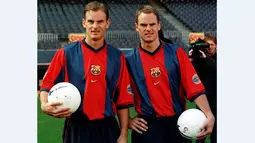 Frank dan Ronald de Boer adalah permata Timnas Belanda. Frank telah bermain sebanyak 112 kali bagi Belanda, sedangkan saudaranya, Ronald sebanyak 67 kali. Keduanya bermain bersama di Piala Eropa 2000. (www.squawka.com)