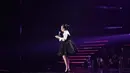 <p>Penyanyi yang akrab disapa Uthe ini juga mengenakan dress hitam putih selutut dengan aksen blink-blink yang memberi kesan mewah.&nbsp;(Foto: Istimewa)</p>