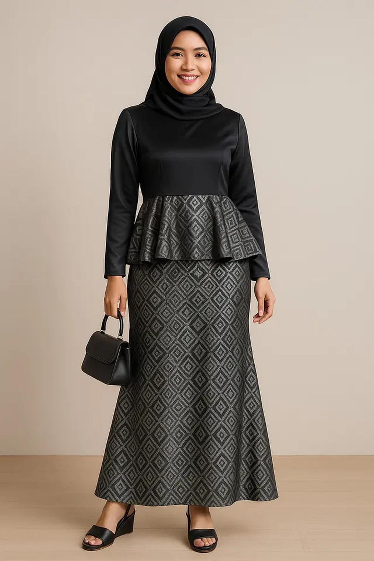 10 Model Gamis Batik Kombinasi Hitam Polos dan Silver, Jadi Outfit Kece Selama 2025