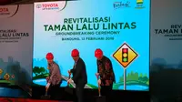 Toyota-Astra Motor mendonasikan Rp 9 miliar untuk proyek revitalisasi Taman Lalu Lintas Bandung Ade Irma Suryani. 