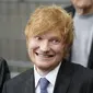 Ed Sheeran usai memenangkan tuduhan penjiplakan di pengadilan New York. (AP Photo/John Minchillo)