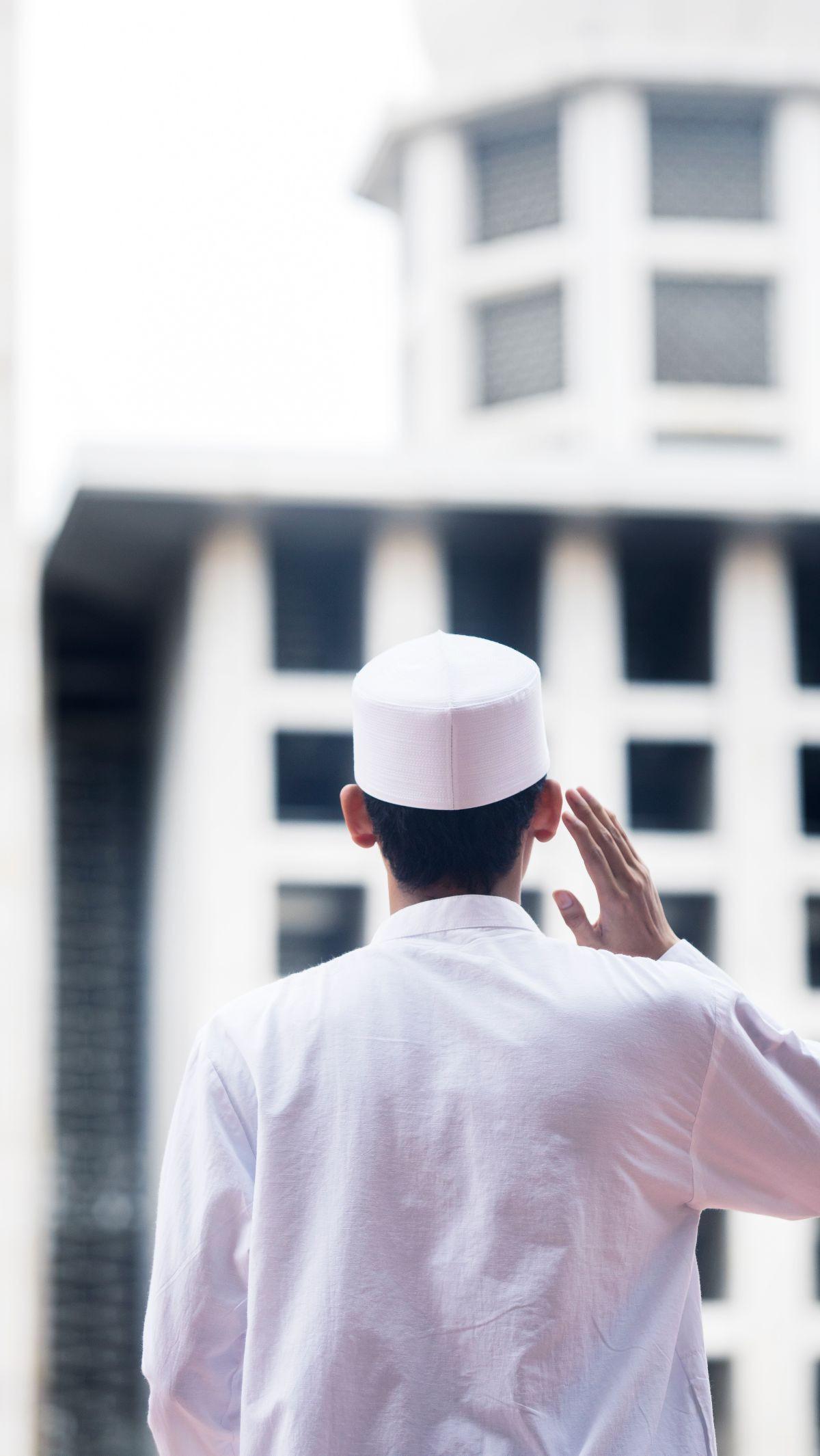 Keutamaan Membaca Doa Setelah Adzan Maghrib & Salat Lainnya<br>