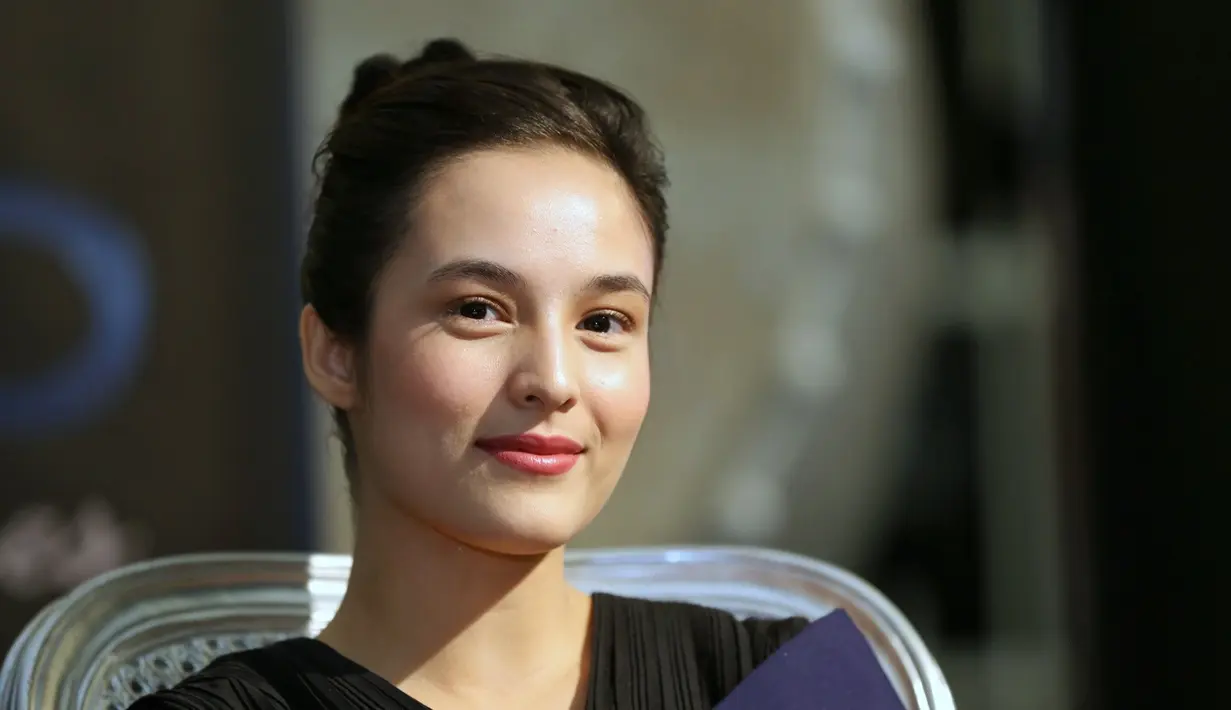 Pemeran Chelsea Islan telah banyak membintangi film. Dari perannya dalam layar lebar tersebut, nama Chelsea Islan sering masuk dala deretan  penghargaan. Bahkan beberapa kali ia juga menang. (Adrian Putra/Bintang.com)