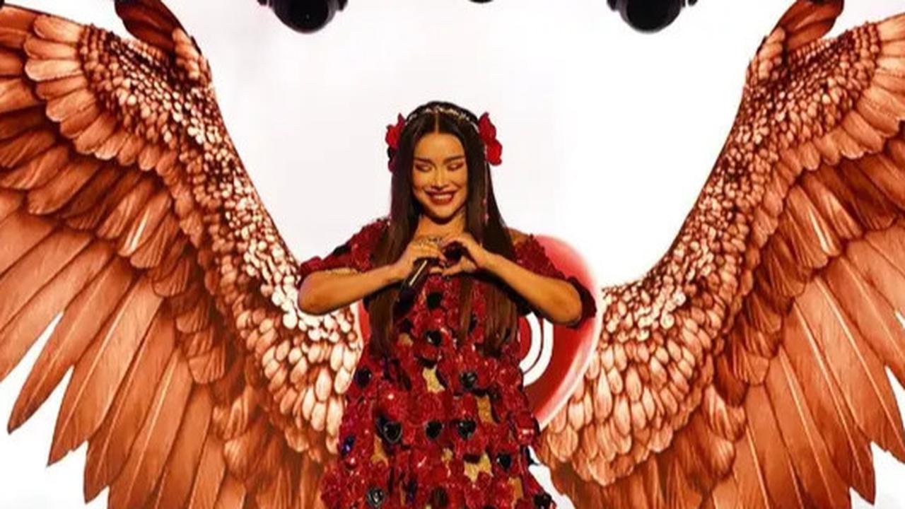 9 Potret Titi DJ di Atas Panggung, Punya Aura Diva dengan Gaya Nyentrik di Tiap Kesempatan