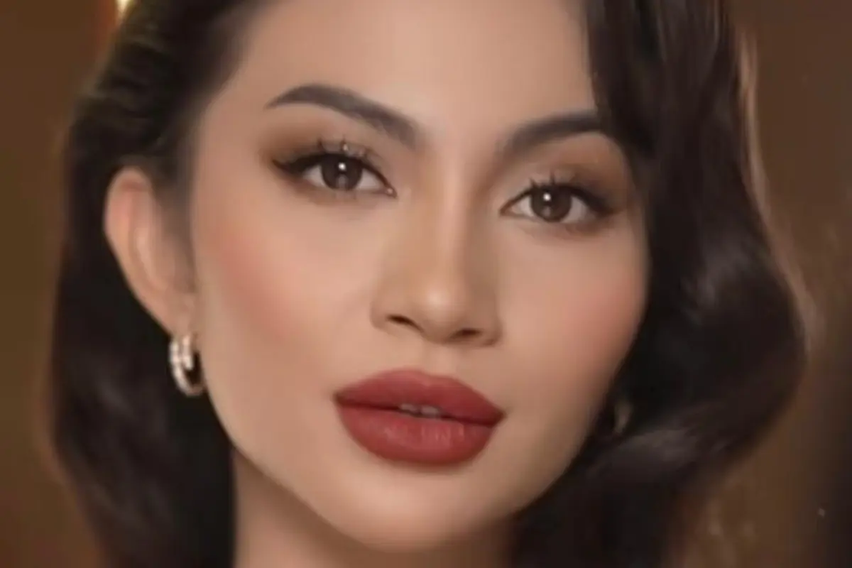 Potret Cantik Paripurna Ariel Tatum Dipulas Old Hollywood Glam Makeup Look di Premier Film Perang Kota