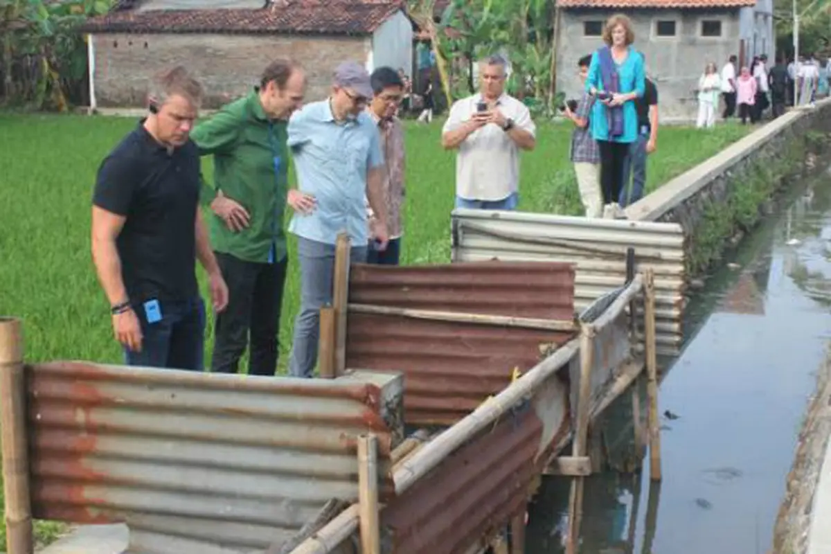 Aktor Hollywood Matt Damon Blusukan di Kendal dan Batang